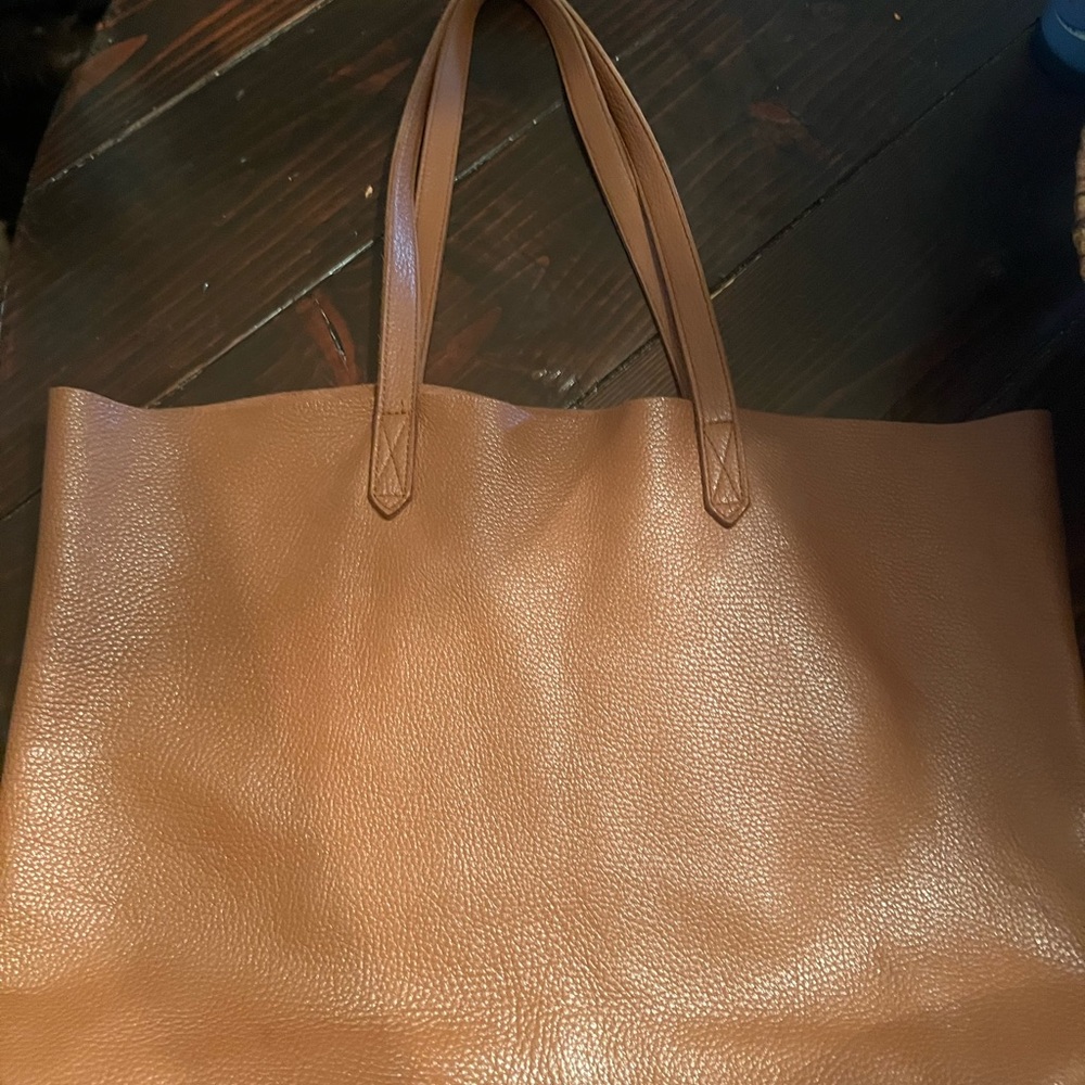 Cuyana classic leather tote